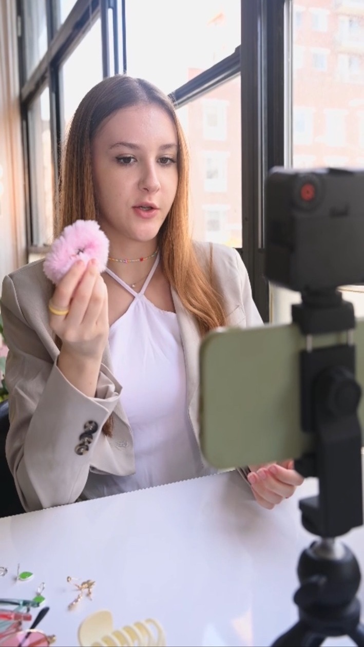 Créatrice UGC en situation de tournage