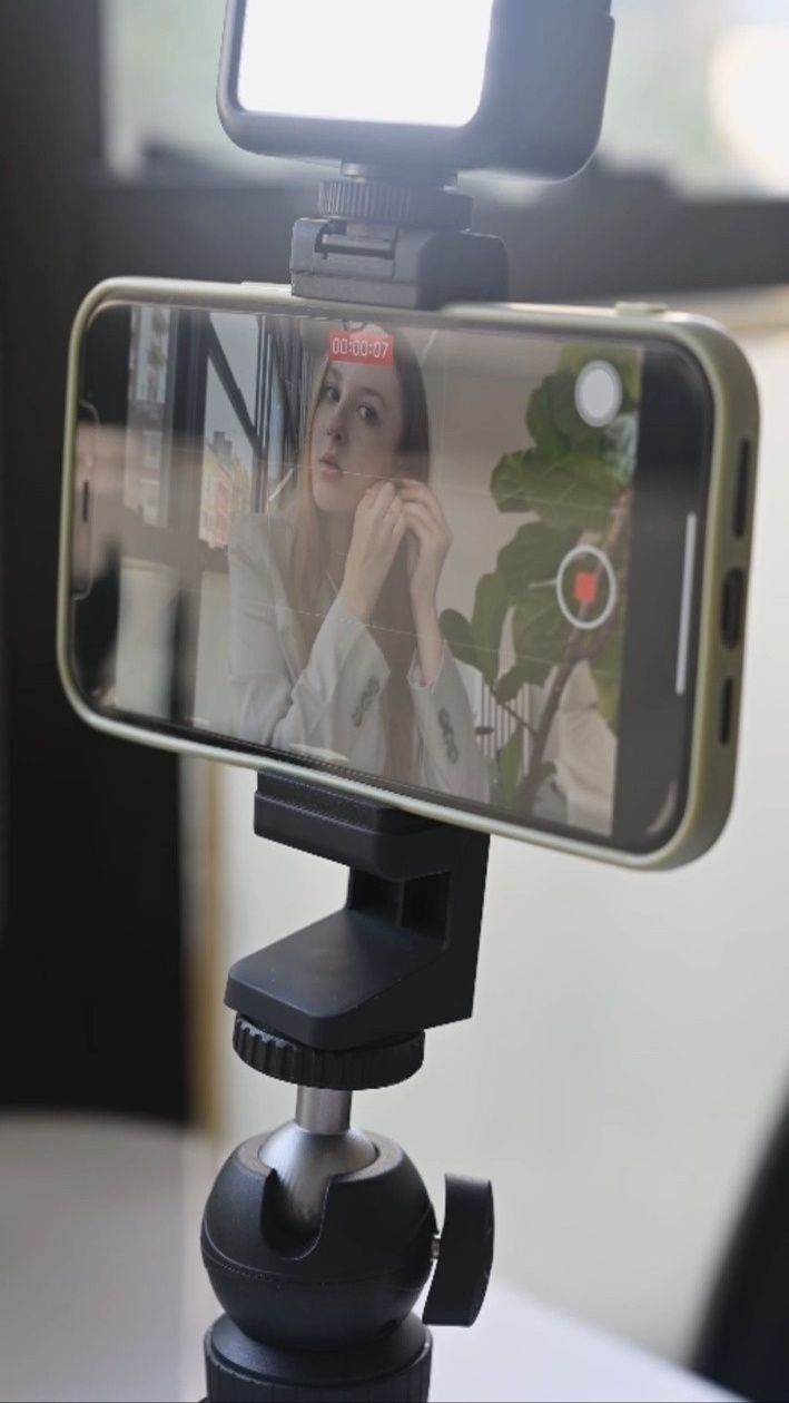 Tournage de contenu UGC avec smartphone